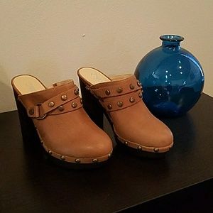 Carlos Clogs by Carlos Santana